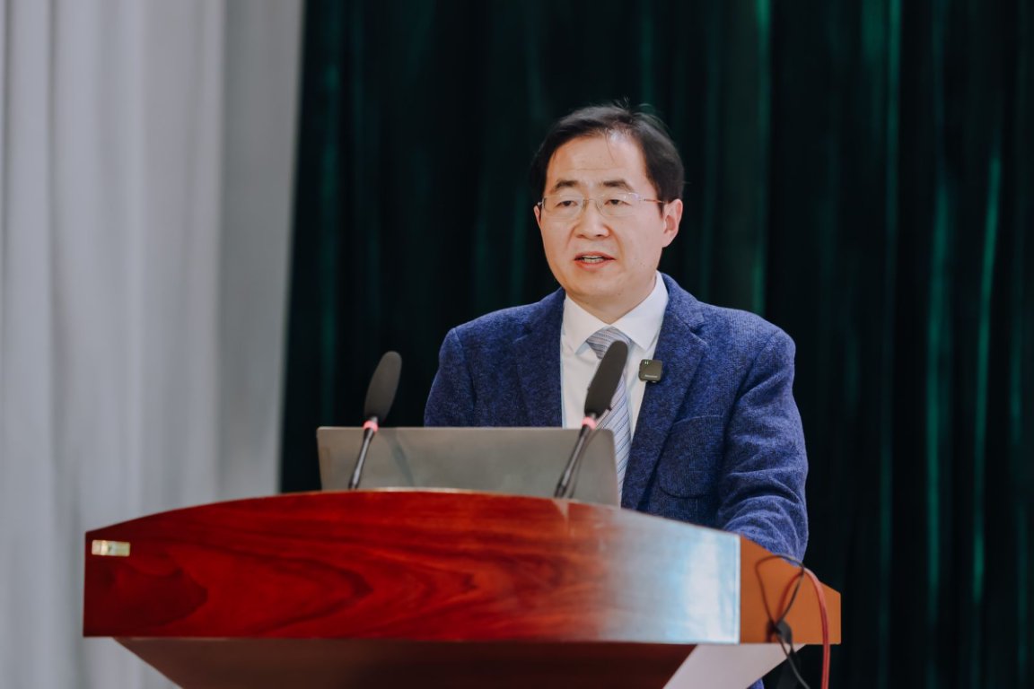 董事長 2.jpg
